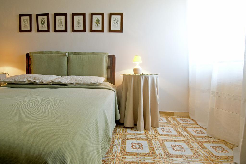 קליארי Mimi Rooms חדר תמונה